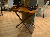 Sidetable met decoratiematerialen - afbeelding 4 van  5