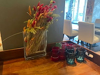 Sidetable met decoratiematerialen - afbeelding 5 van  5