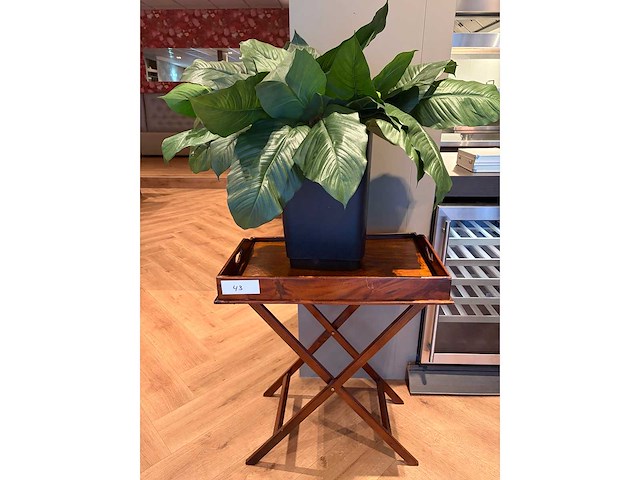Sidetable met kunstplant - afbeelding 2 van  4