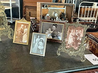 Sidetable met memorabilia - afbeelding 3 van  9