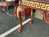 Sidetable met memorabilia - afbeelding 6 van  9