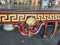 Sidetable met memorabilia - afbeelding 8 van  9