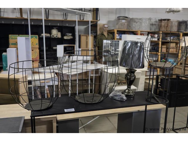 Sidetable, schemerlamp, staander & 3x draadmanden - afbeelding 2 van  2