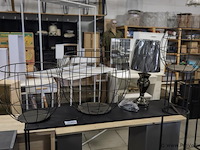 Sidetable, schemerlamp, staander & 3x draadmanden - afbeelding 2 van  2