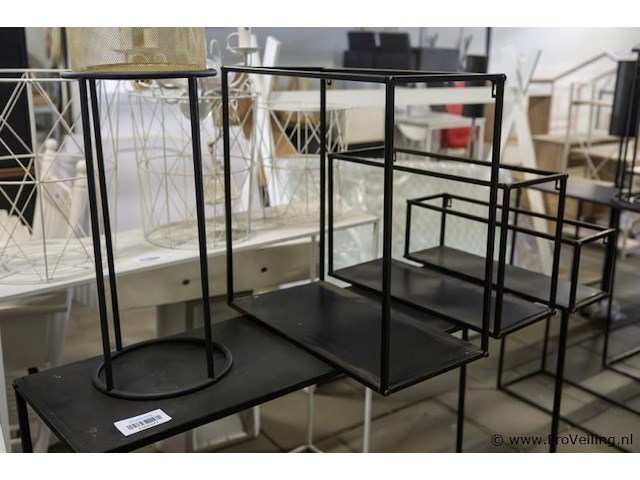 Sidetable, wandrekken (3x) & bloempot - afbeelding 2 van  4