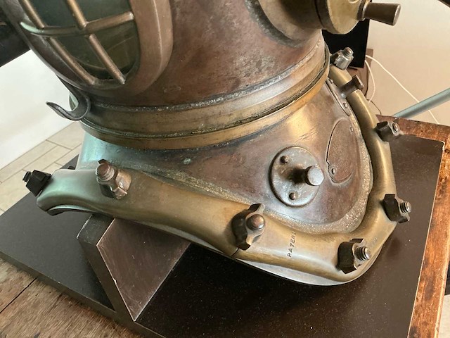 Siebe gorman & co. ltd. - antieke diepzeeduikuitrusting - vroege 20e eeuw - afbeelding 16 van  49