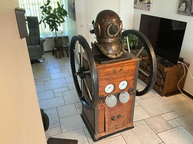 Siebe gorman & co. ltd. - antieke diepzeeduikuitrusting - vroege 20e eeuw - afbeelding 22 van  49