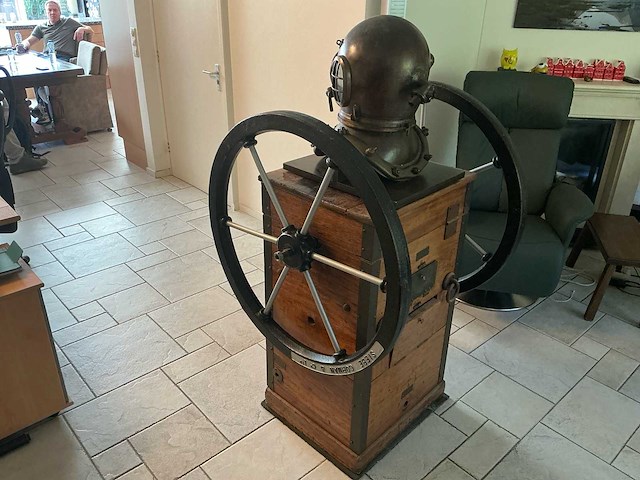 Siebe gorman & co. ltd. - antieke diepzeeduikuitrusting - vroege 20e eeuw - afbeelding 33 van  49