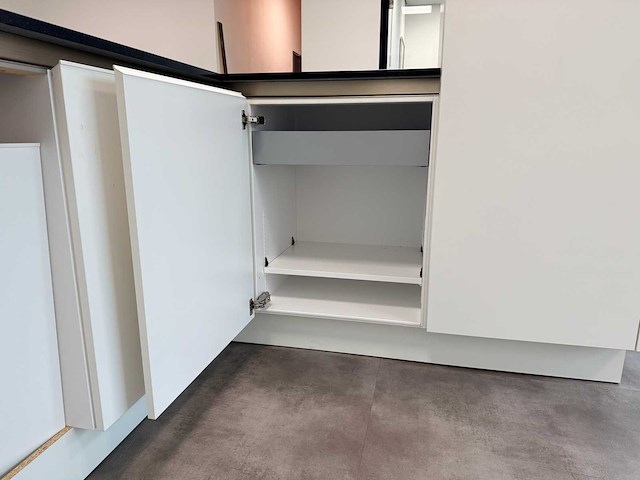 Siematic - showroomkeuken met apparatuur - afbeelding 5 van  18