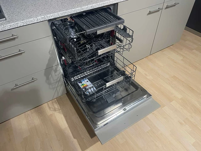 Siematic - showroomkeuken met bauknecht apparatuur - afbeelding 20 van  37