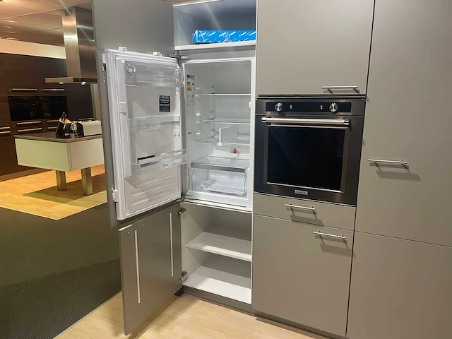 Siematic - showroomkeuken met bauknecht apparatuur - afbeelding 32 van  37