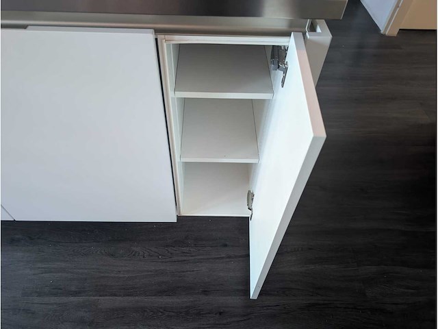 Siematic - showroomkeuken met pelgrim apparatuur - afbeelding 25 van  28