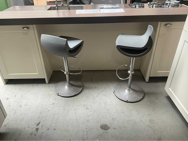 Siematic eiland showroomkeuken met kastenwand - afbeelding 2 van  14