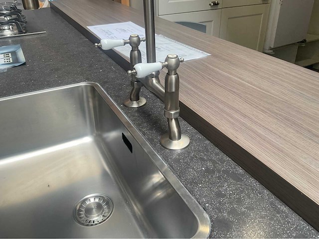 Siematic eiland showroomkeuken met kastenwand - afbeelding 12 van  15