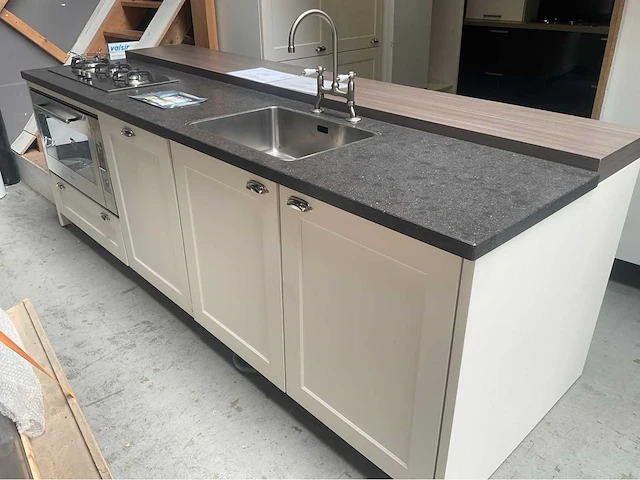 Siematic eiland showroomkeuken met kastenwand - afbeelding 5 van  15