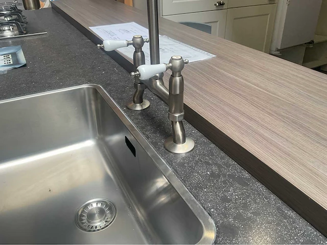 Siematic eiland showroomkeuken met kastenwand - afbeelding 3 van  15
