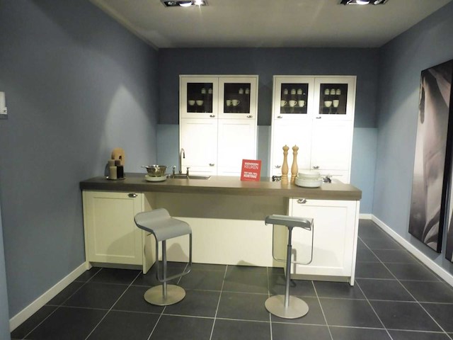 Siematic eiland showroomkeuken met kastenwand - afbeelding 1 van  14