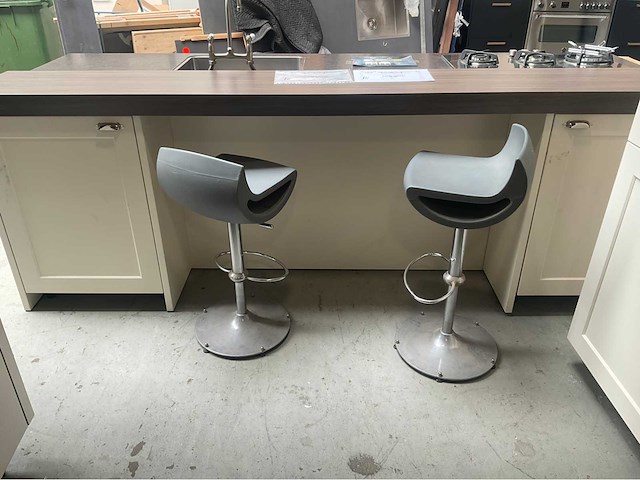 Siematic eiland showroomkeuken met kastenwand - afbeelding 14 van  14