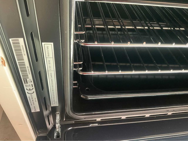 Siematic eiland showroomkeuken met kastenwand - afbeelding 13 van  15