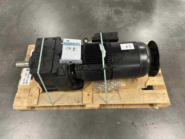 Siemens - 2kj3111-1kl32-9ak1-z - simogear industriële motorreductor / gearmotor 18,5 kw 1x - afbeelding 5 van  7