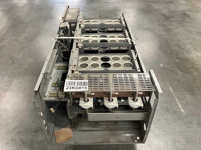 Siemens - 6se7035-7wk60-z - simovert vc dc inverter - afbeelding 1 van  3