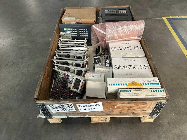 Siemens - partij elektronica: plc-modules, insteekkaarten en bedieningspanelen - afbeelding 1 van  9
