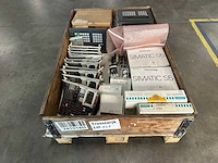 Siemens - partij elektronica: plc-modules, insteekkaarten en bedieningspanelen - afbeelding 1 van  9