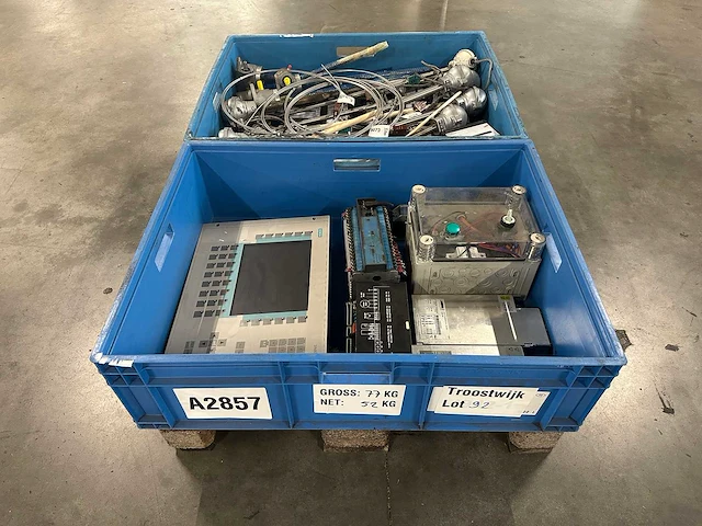Siemens - partij industriële meet- & besturingscomponenten: siemens simatic mp270, sensoren/thermokoppels, dehncube modules en voedingen - afbeelding 1 van  12