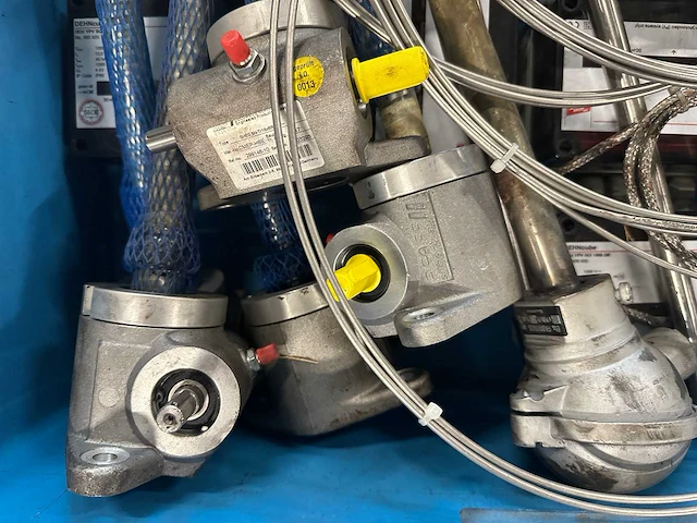 Siemens - partij industriële meet- & besturingscomponenten: siemens simatic mp270, sensoren/thermokoppels, dehncube modules en voedingen - afbeelding 8 van  12