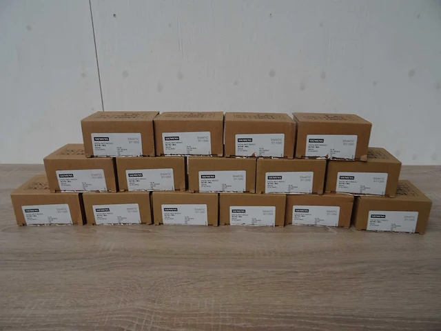 Siemens - sm1221 di 16x24vdc - 1p6es7221-1bh32-0xb0 - digitale input module (17x) - afbeelding 2 van  4