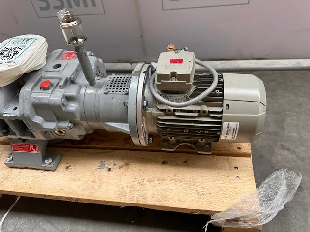 Siemens - vacuüm - olie-gesmeerd - pomp - afbeelding 3 van  9