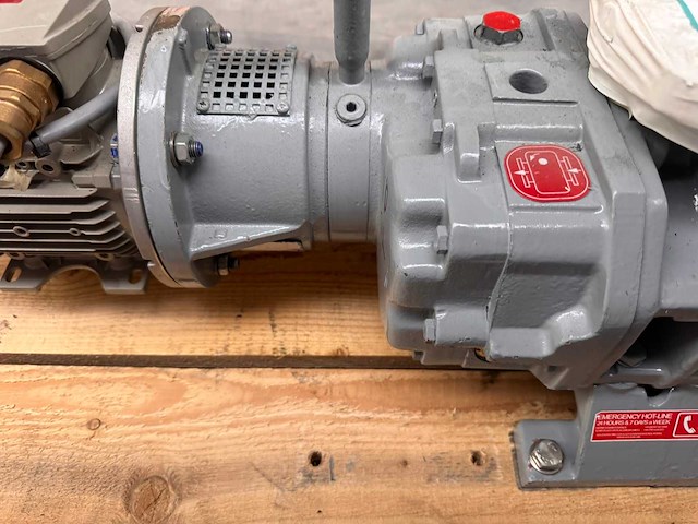 Siemens - vacuüm - olie-gesmeerd - pomp - afbeelding 6 van  9
