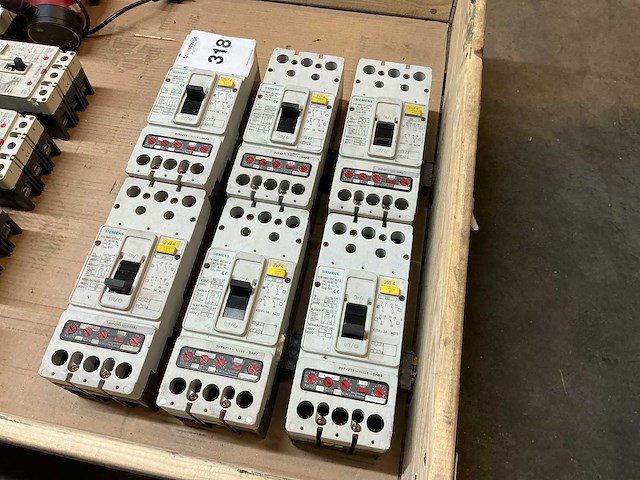 Siemens 3vf4211 mccb 250a 3pole stroomonderbreker (6x) - afbeelding 1 van  5