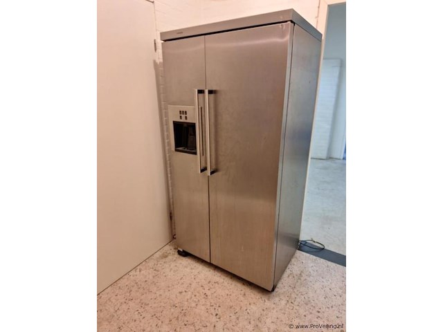 Siemens amerikaanse koelkast met ijs- en waterdispenser - afbeelding 1 van  6