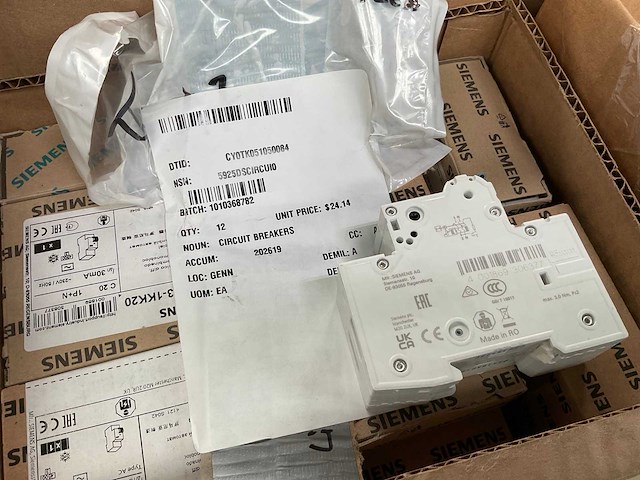 Siemens circuit breakers (12x) - afbeelding 1 van  3