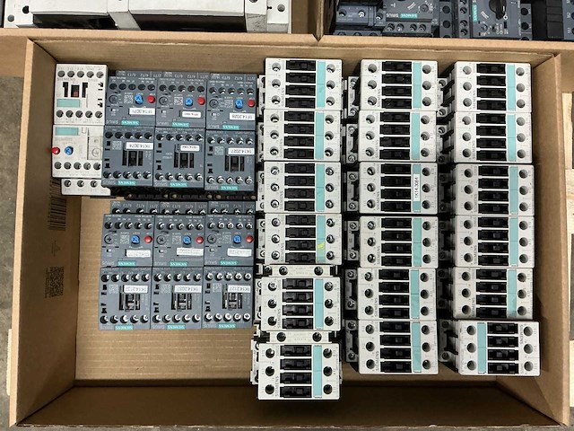 Siemens divers contactors en beveiligingschakelaars - afbeelding 6 van  12
