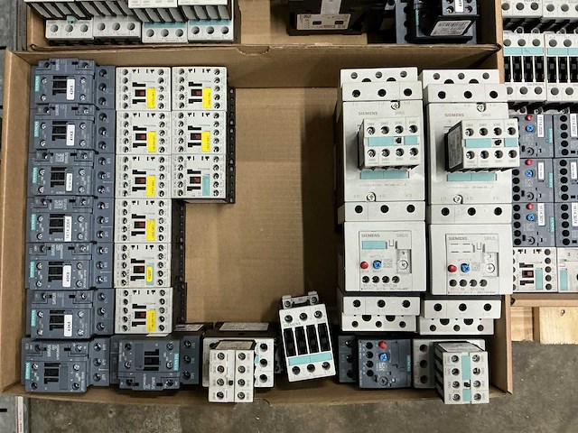 Siemens divers contactors en beveiligingschakelaars - afbeelding 8 van  12