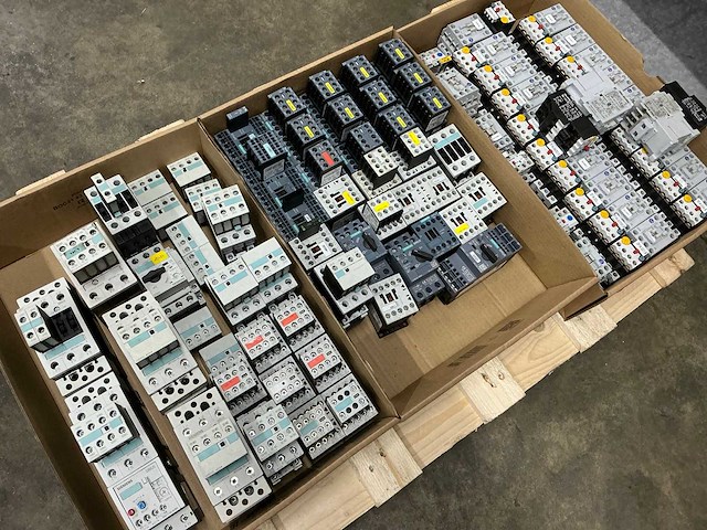 Siemens divers schakelmateriaal - afbeelding 1 van  12