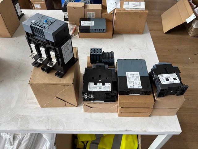 Siemens electronica componenten (11x) - afbeelding 1 van  8