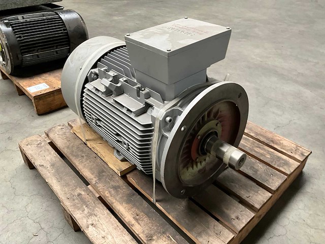 Siemens elektromotor - afbeelding 1 van  2
