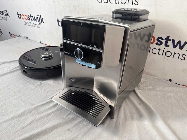 Siemens eq9+ s500 – volautomatische espressomachine | blaupunkt bluebot xtreme – slimme robotstofzuiger met dweil - afbeelding 2 van  3