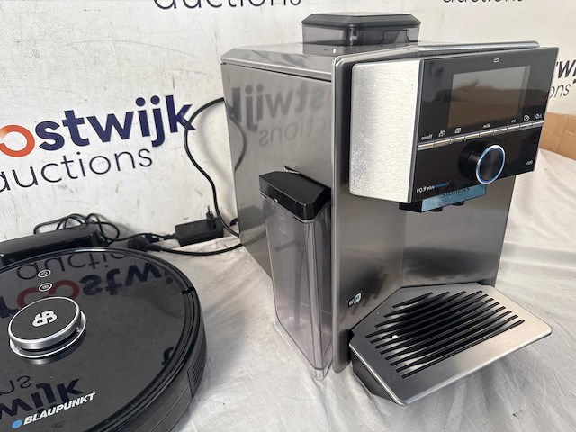 Siemens eq9+ s500 – volautomatische espressomachine | blaupunkt bluebot xtreme – slimme robotstofzuiger met dweil - afbeelding 3 van  3