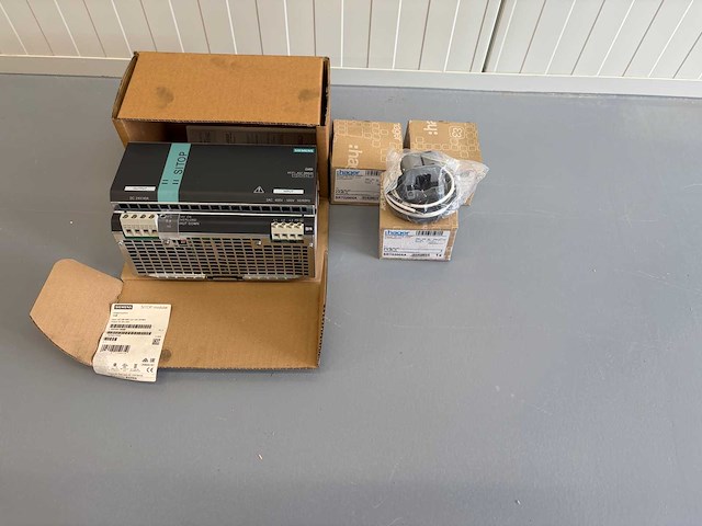 Siemens & hager omvormer 3fase naar 24 volt & stroom meters - afbeelding 1 van  13