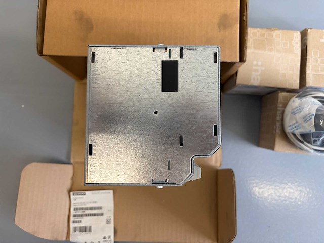 Siemens & hager omvormer 3fase naar 24 volt & stroom meters - afbeelding 9 van  13