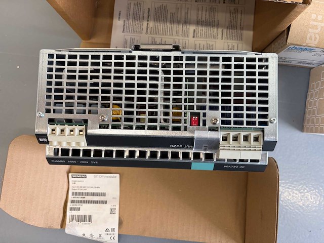 Siemens & hager omvormer 3fase naar 24 volt & stroom meters - afbeelding 10 van  13