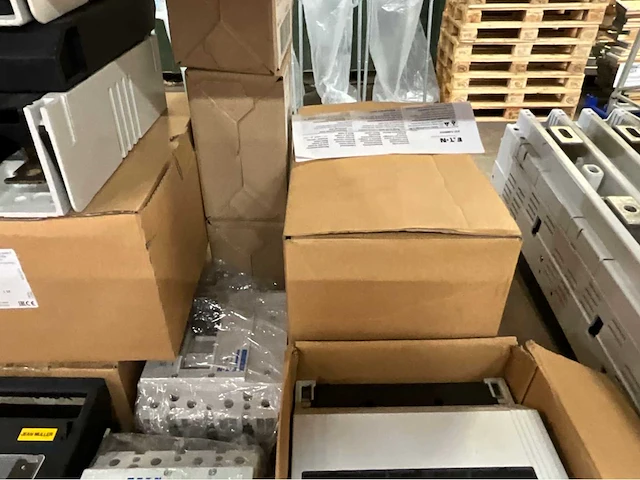 Siemens / kean muller / efen / aon / abb / uniop diverse elektra installatie materialen - afbeelding 3 van  52