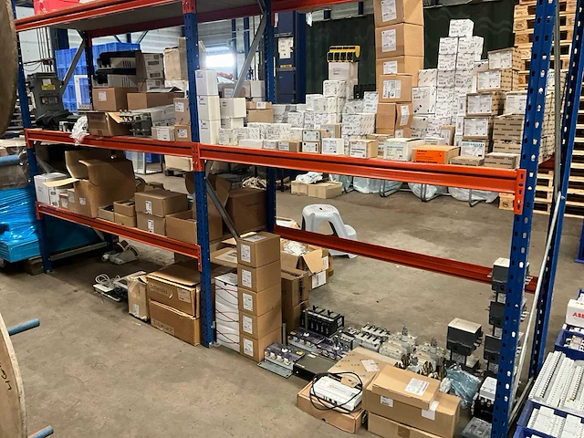 Siemens / kean muller / efen / aon / abb / uniop diverse elektra installatie materialen - afbeelding 1 van  52