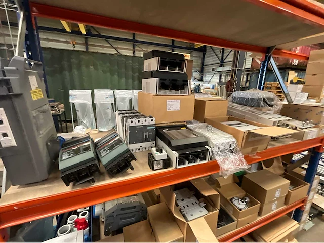 Siemens / kean muller / efen / aon / abb / uniop diverse elektra installatie materialen - afbeelding 12 van  52