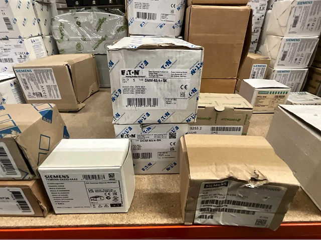Siemens / kean muller / efen / aon / abb / uniop diverse elektra installatie materialen - afbeelding 32 van  52