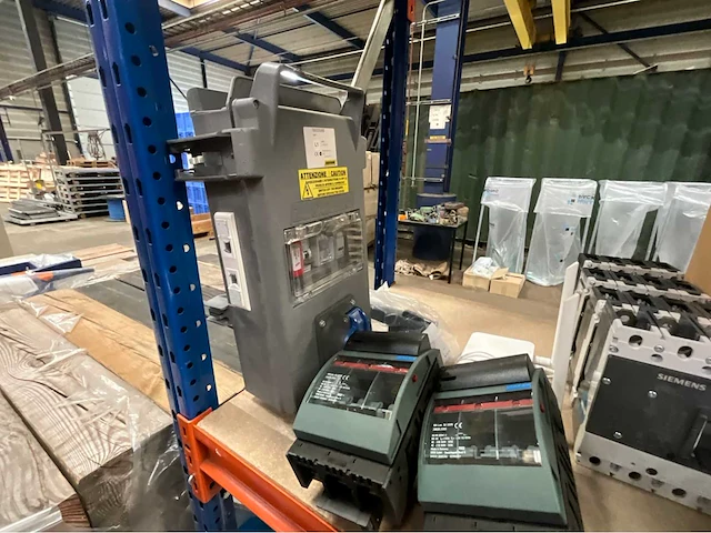 Siemens / kean muller / efen / aon / abb / uniop diverse elektra installatie materialen - afbeelding 23 van  52